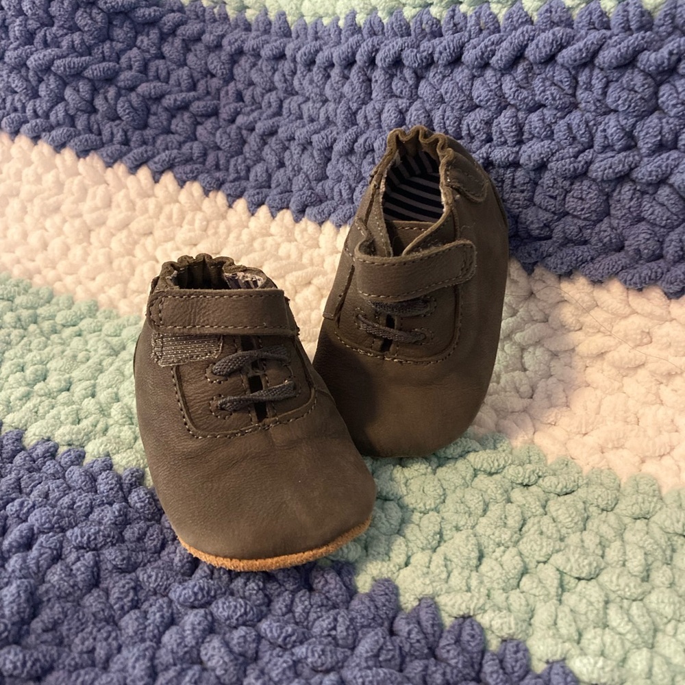 Grey 0-3 month (US 2) Robeez